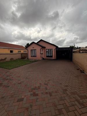 House For Sale in Soshanguve Xx, Soshanguve
