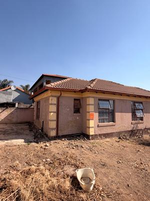 House For Sale in Olievenhoutbosch, Centurion
