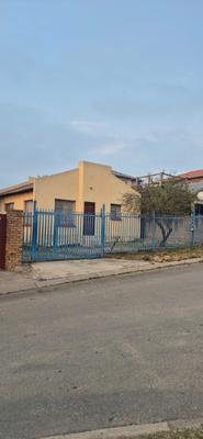 House For Sale in Olievenhoutbosch, Centurion
