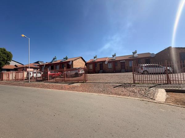 Property For Sale in Olievenhoutbosch, Centurion